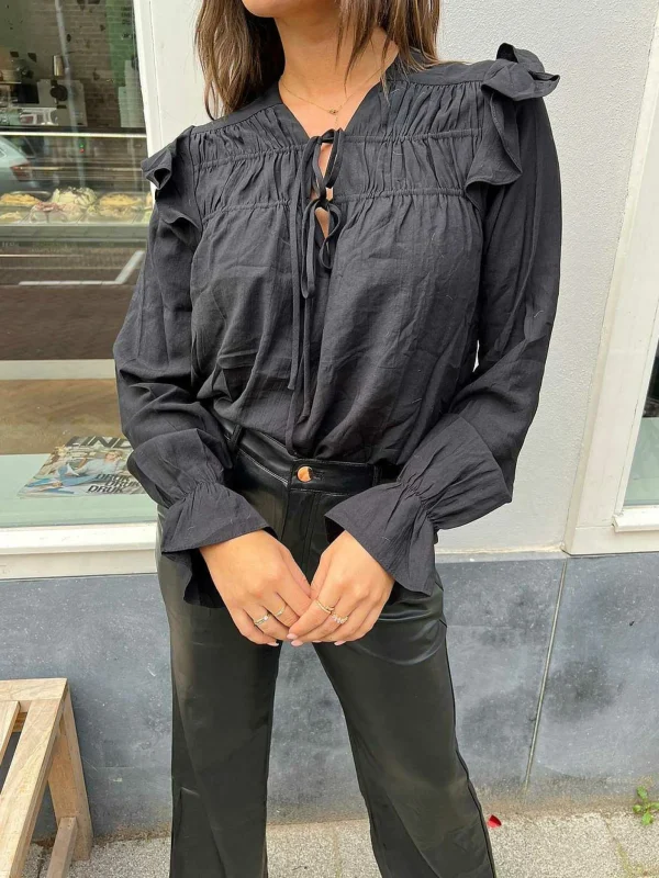 LOF Boutique Daphne Ruffle Blouse Black> Tops & Blousjes