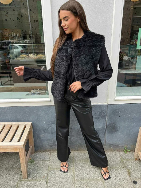 LOF Boutique Evi Faux Fur Gilet Black> Gilets