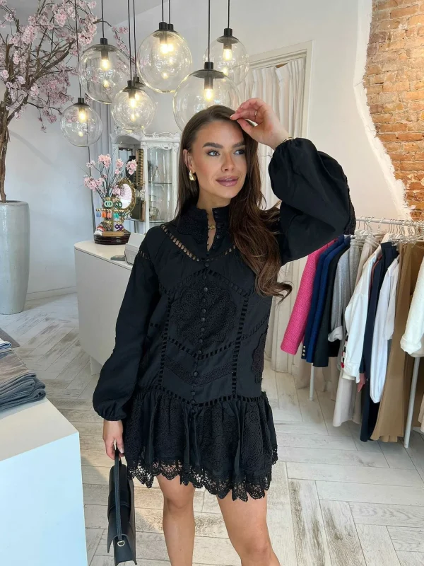 LOF Boutique Jade Broderie Dress Black> Jurken