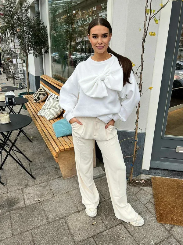 LOF Boutique Jasmin Bow Sweater Off White> Truien