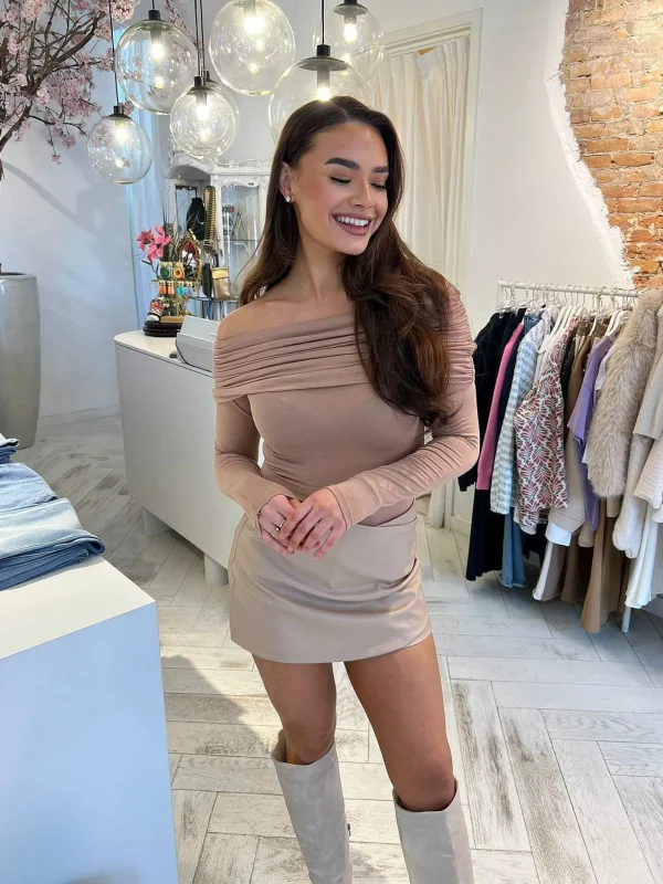 LOF Boutique Lana Off Shoulder Top Camel> Tops & Blousjes