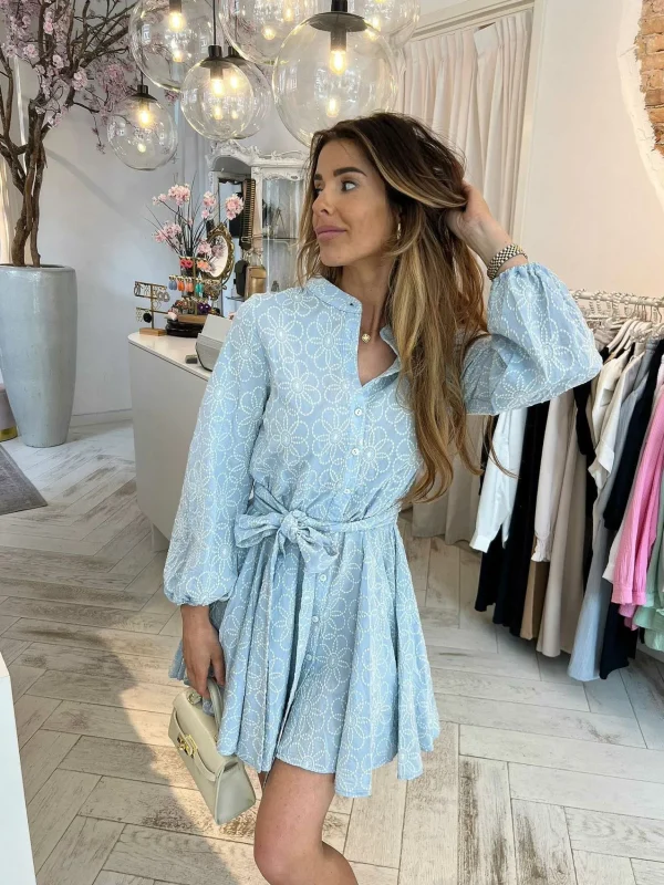 LOF Boutique Lizzy Flower Broderie Dress Baby Blue> Jurken