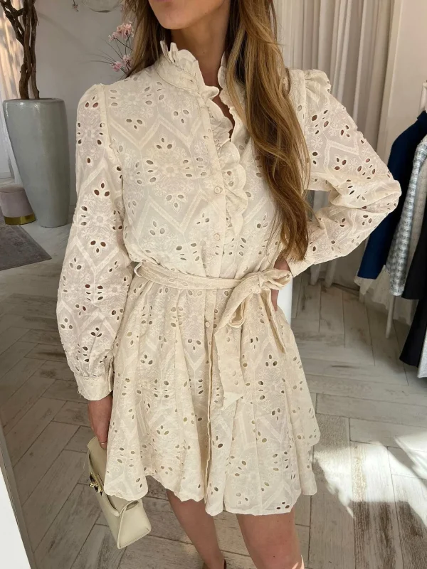 LOF Boutique Mea Broderie Dress Beige> Jurken