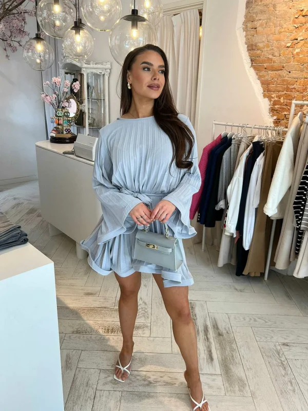 LOF Boutique Mila Plisse Dress Baby Blue> Jurken