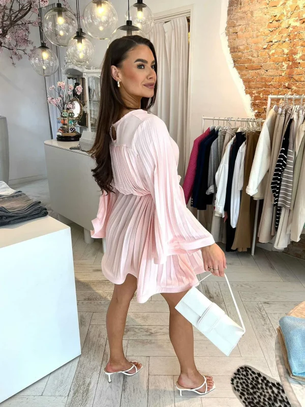 LOF Boutique Mila Plisse Dress Baby Pink> Jurken