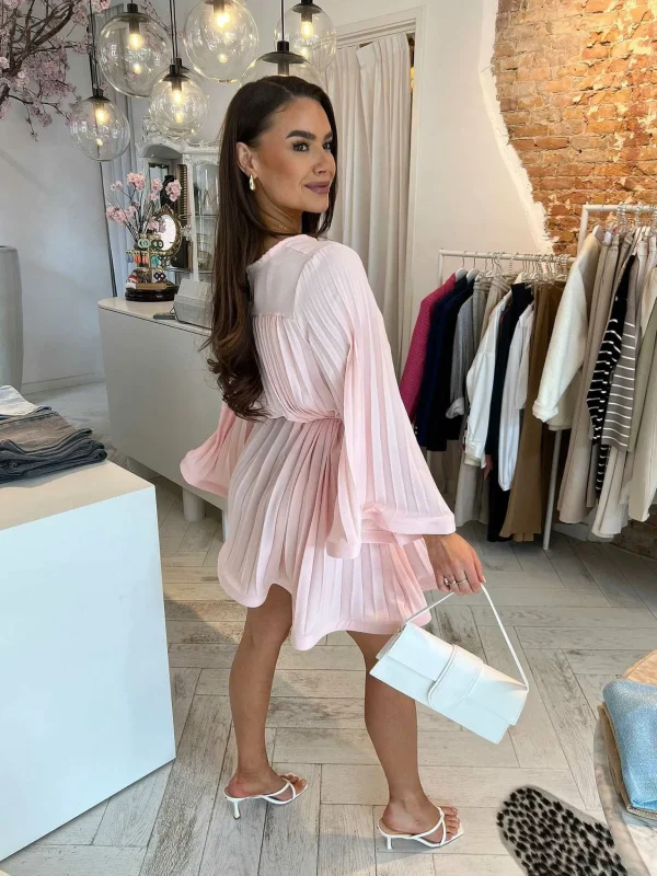 LOF Boutique Mila Plisse Dress Baby Pink> Jurken