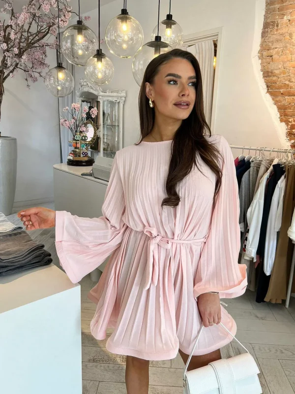 LOF Boutique Mila Plisse Dress Baby Pink> Jurken