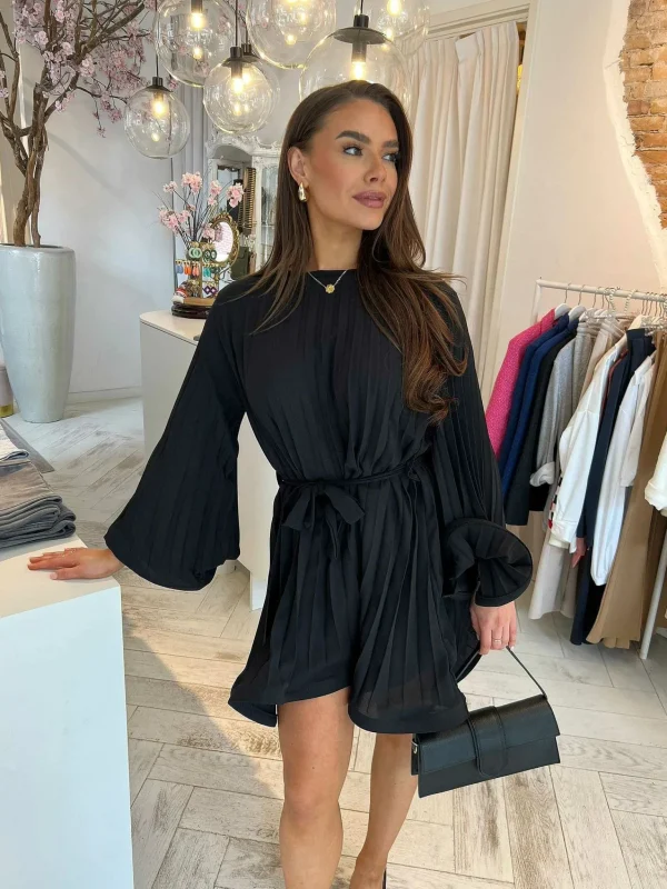 LOF Boutique Mila Plisse Dress Black> Jurken