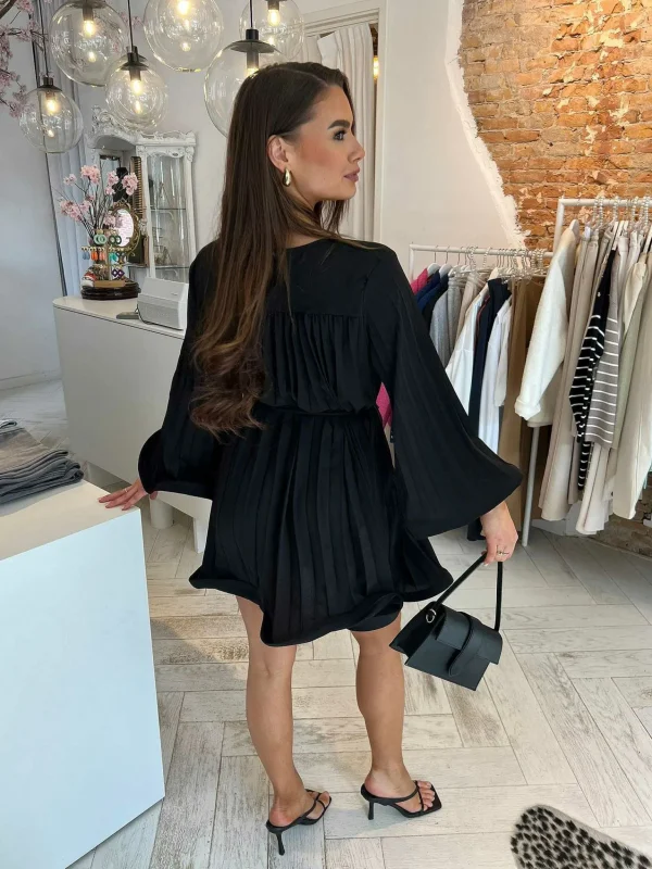 LOF Boutique Mila Plisse Dress Black> Jurken