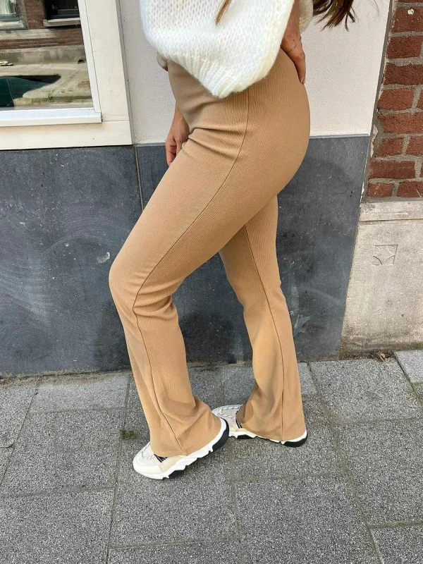 LOF Boutique Perfect Basic Rib Flared Pants Camel> Broeken