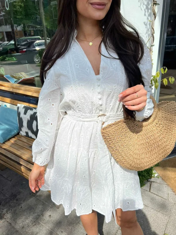 LOF Boutique Pien Broderie Dress White> Jurken