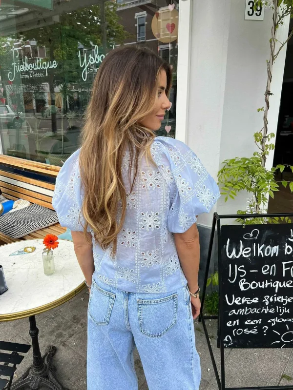 LOF Boutique Veerle Short Sleeve Broderie Blouse Blue> Tops & Blousjes